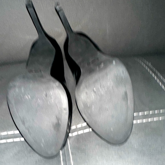 Black patent Michael Kors pumps size 8.5 US. 4.25 inch with platform. See pics. - Picture 4 of 4